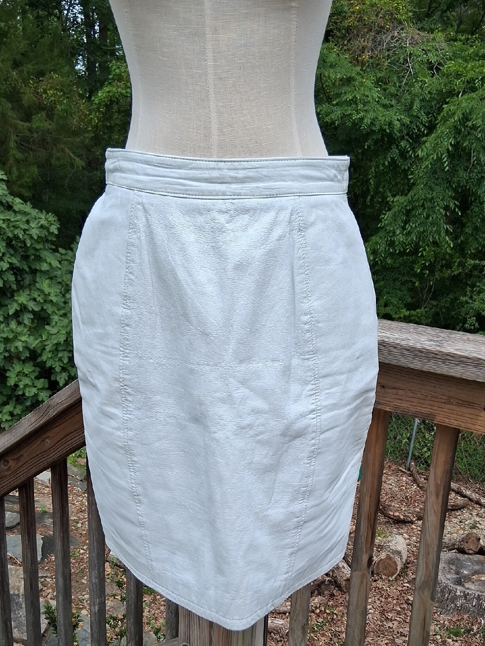 Pelle Cuir White Leather Skirt, Back Zip, Clean Lines, Sz 8
